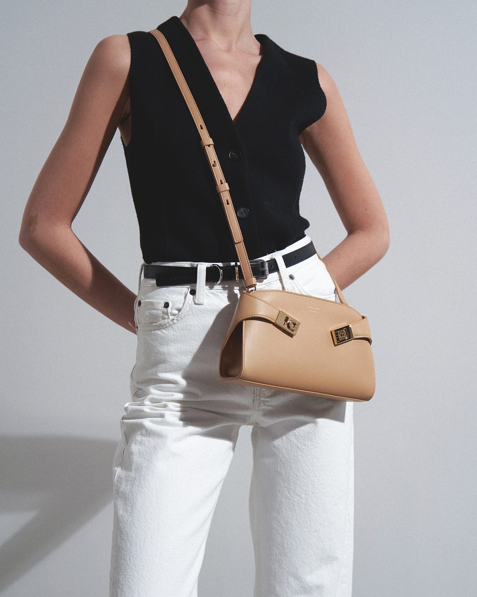 Hug light brown bag