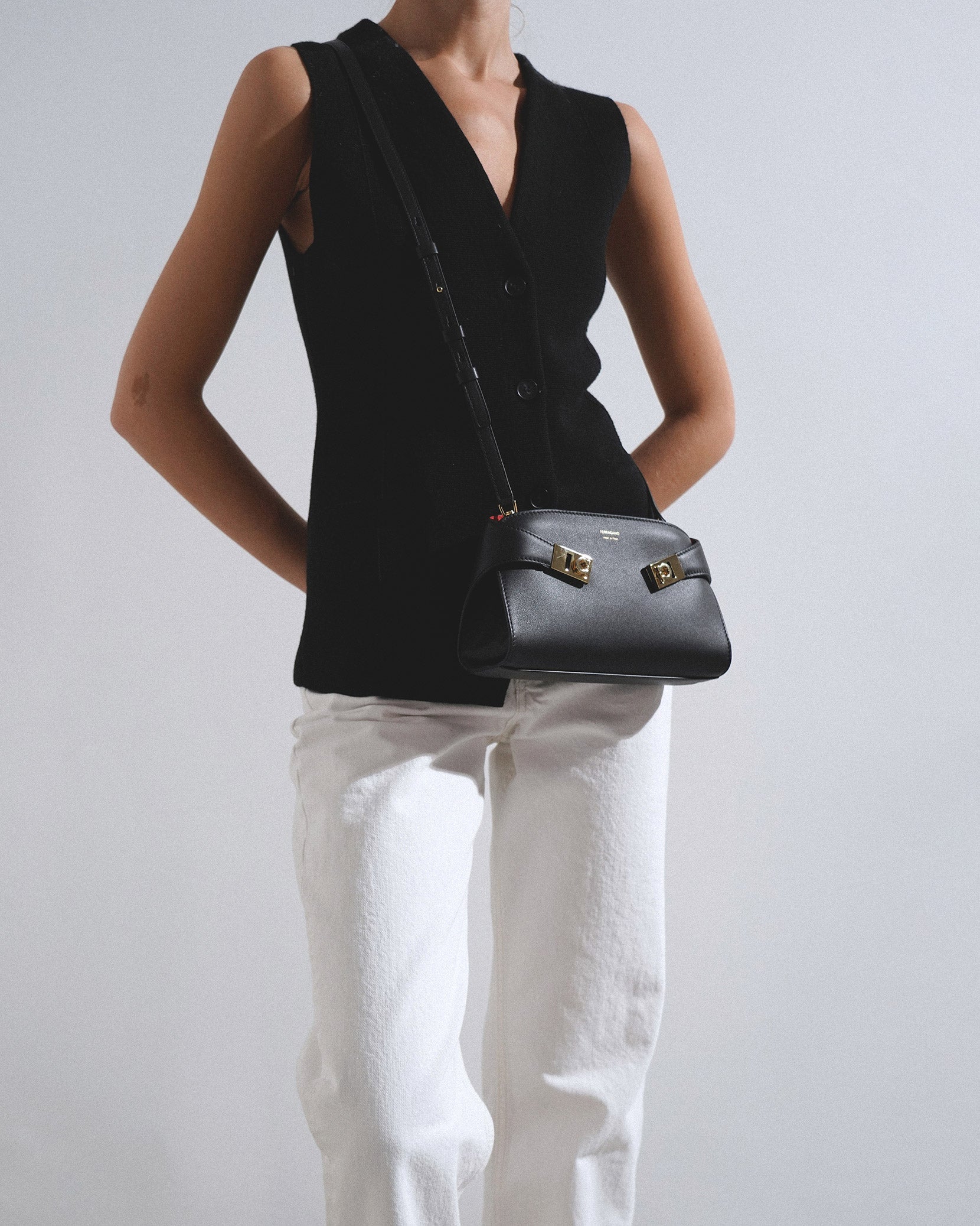 Hug black leather bag