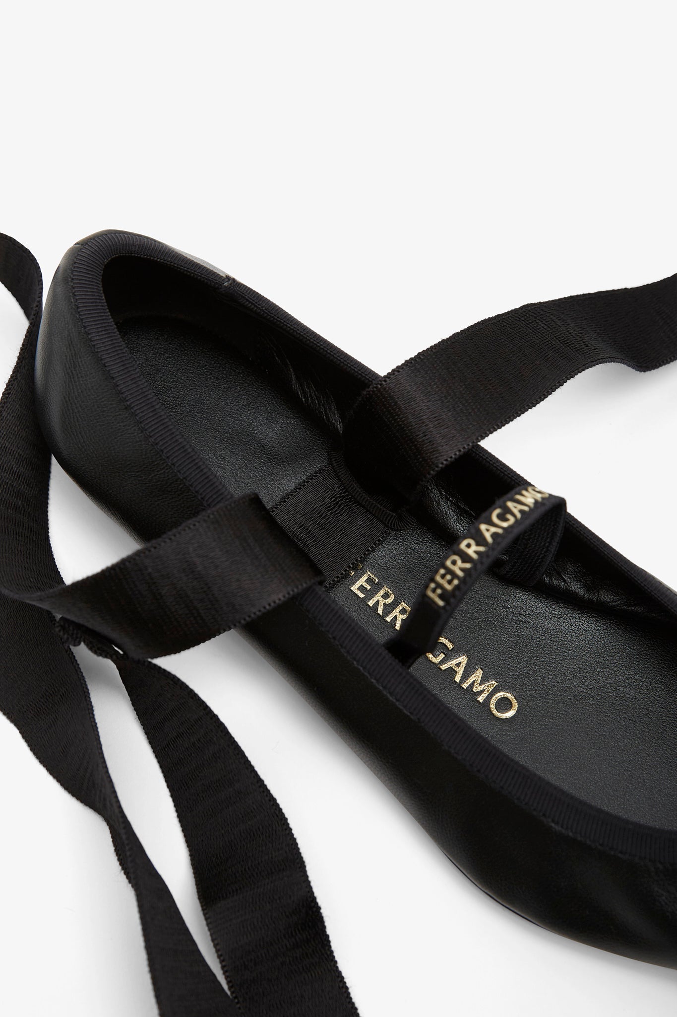 Ankle ribbon black ballet flats