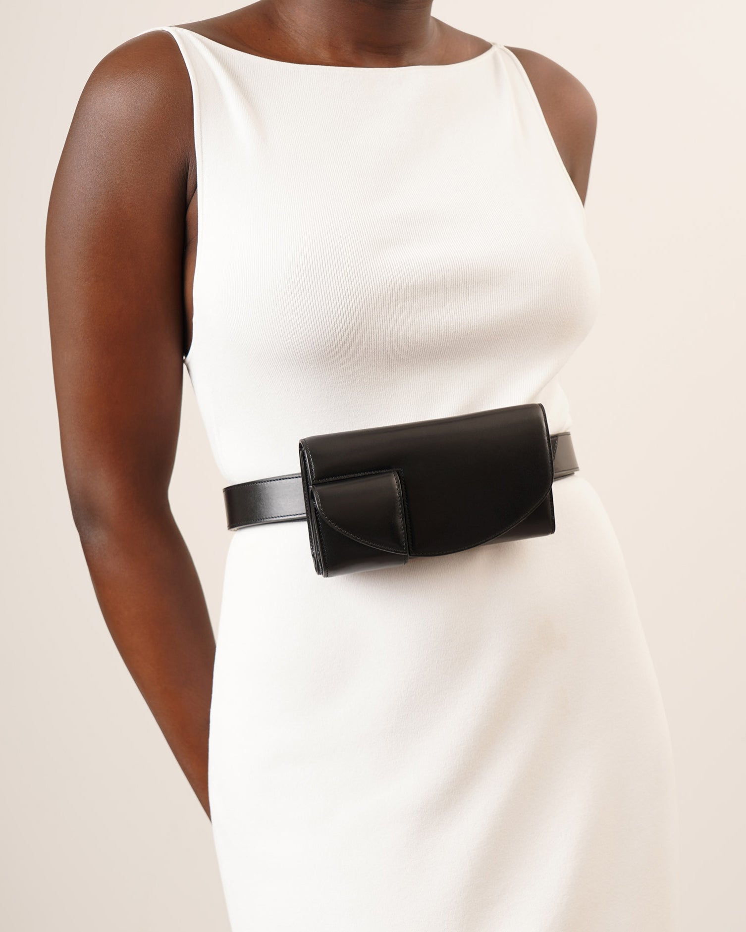 Horizontal black belt bag