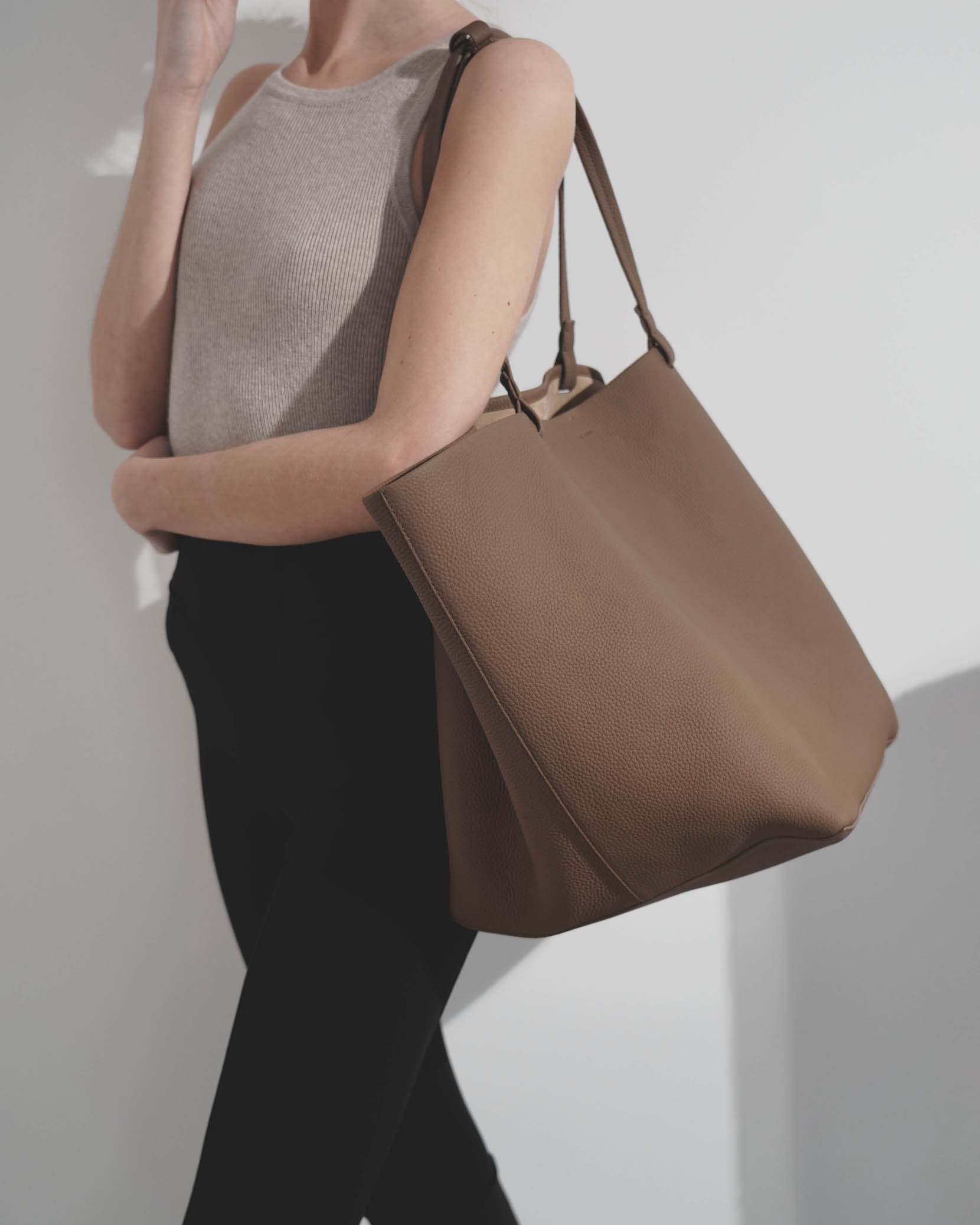 XL Park tote taupe matte grain bag