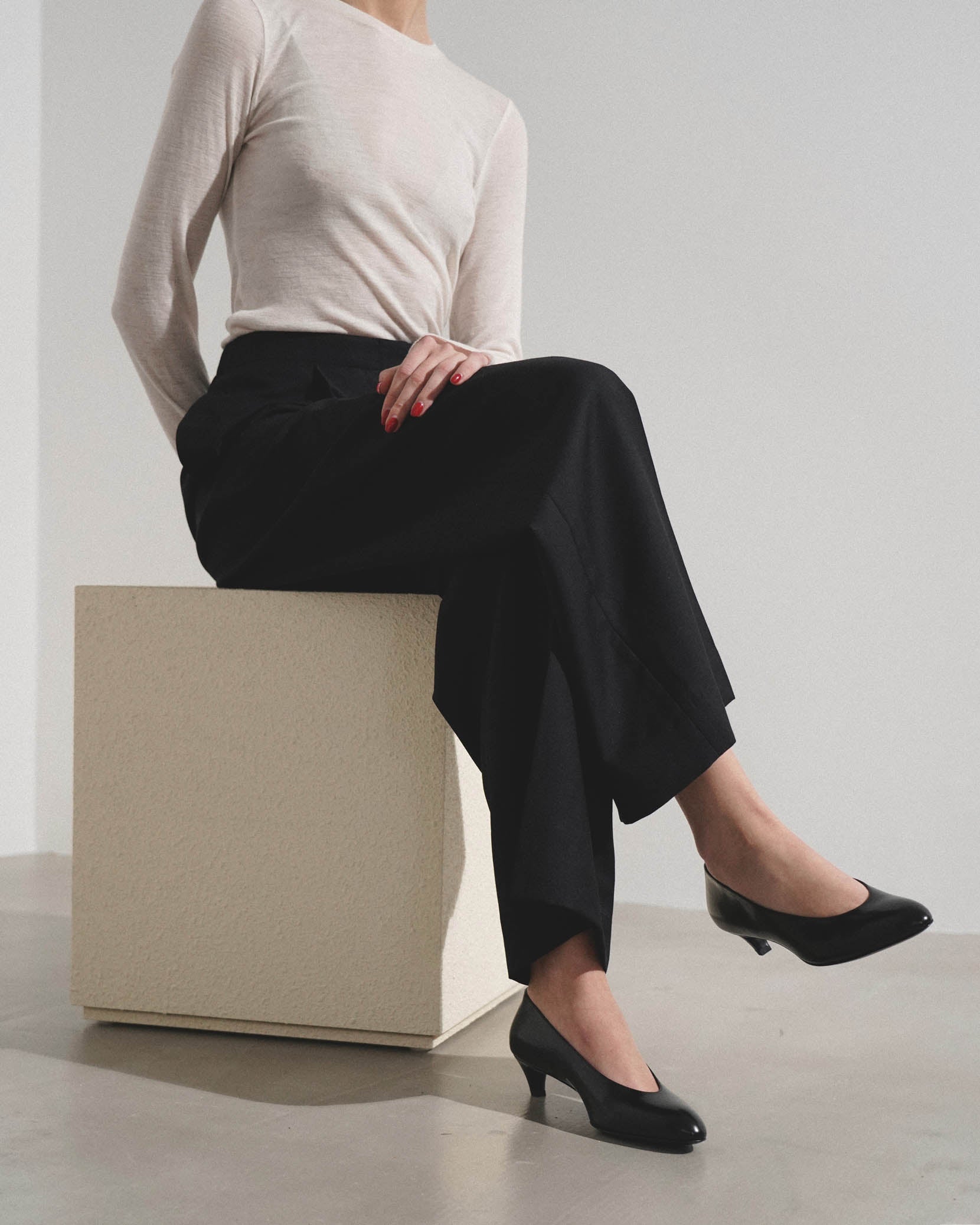 New almond black pumps