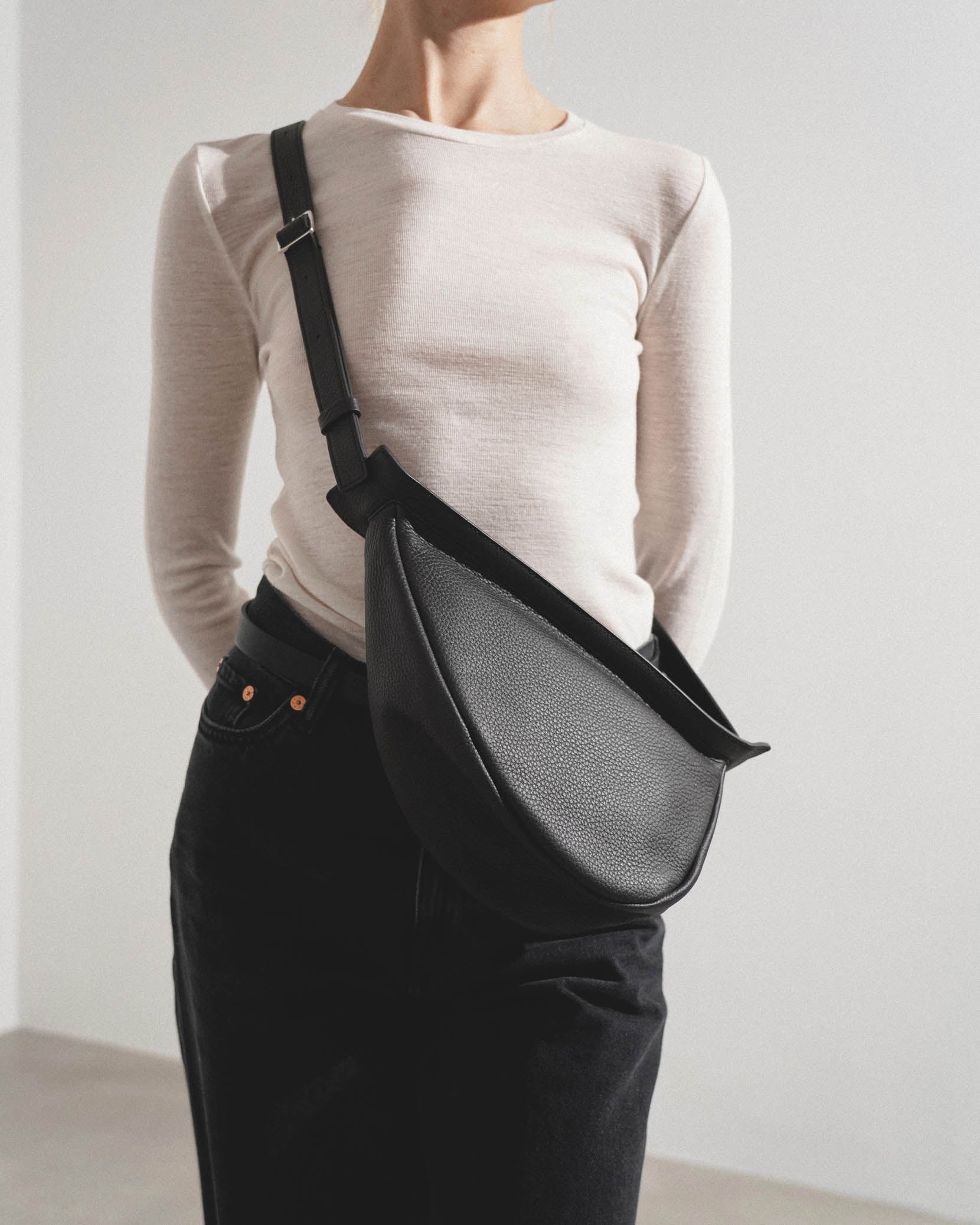 Slouchy banana small dark brown shoulder bag