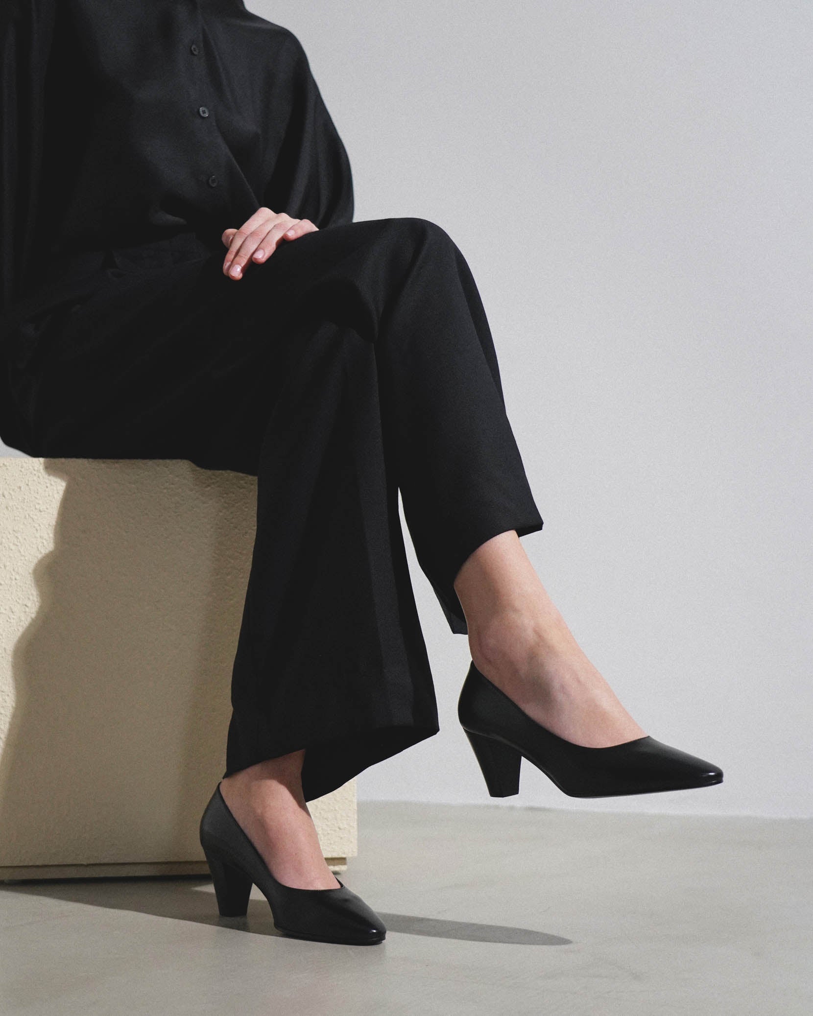 Charlotte black pumps