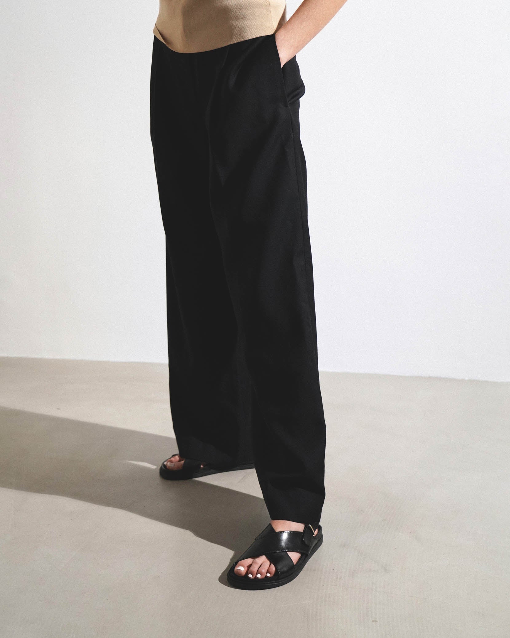 Buckle black sandals