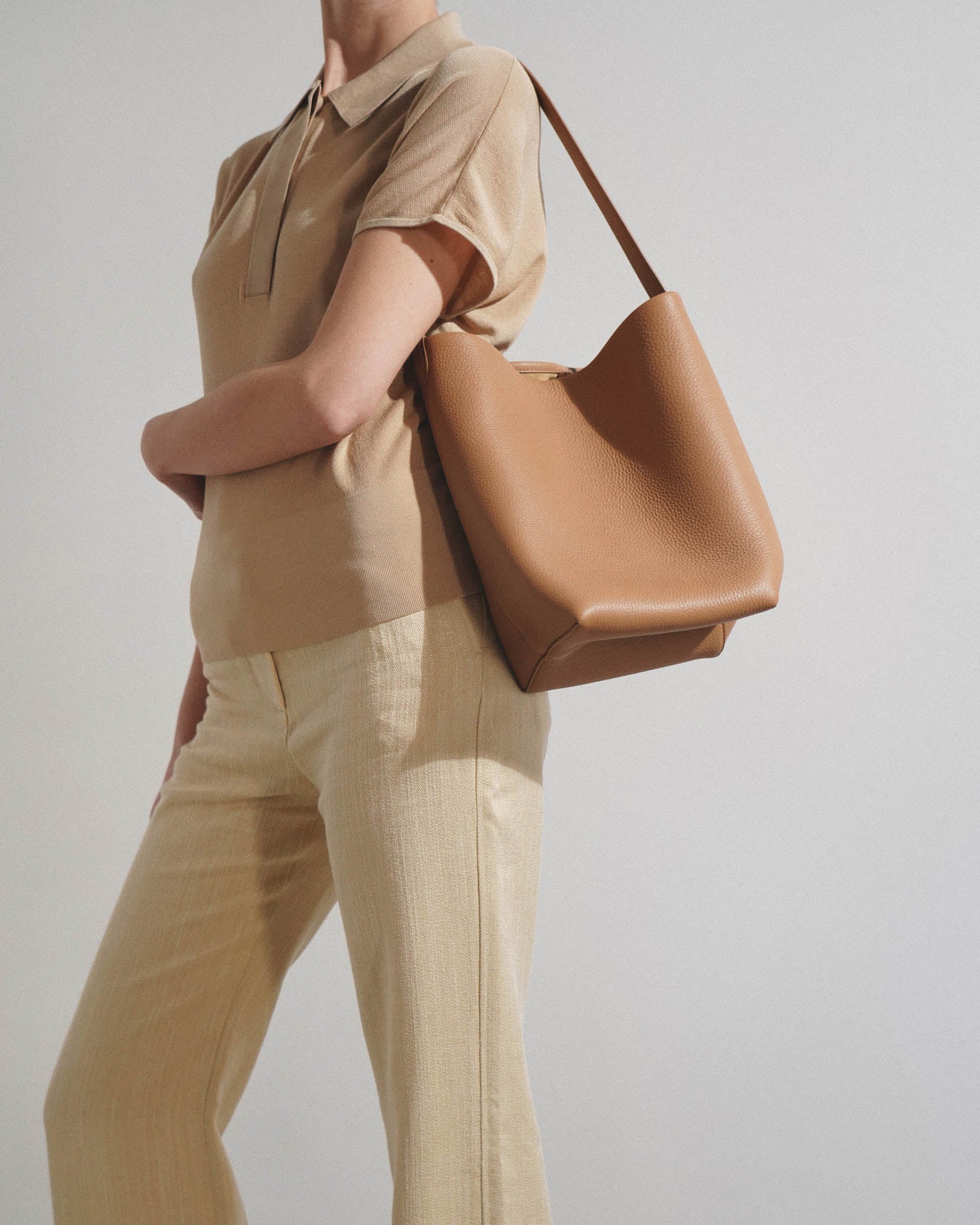 Medium N/S beige leather tote bag