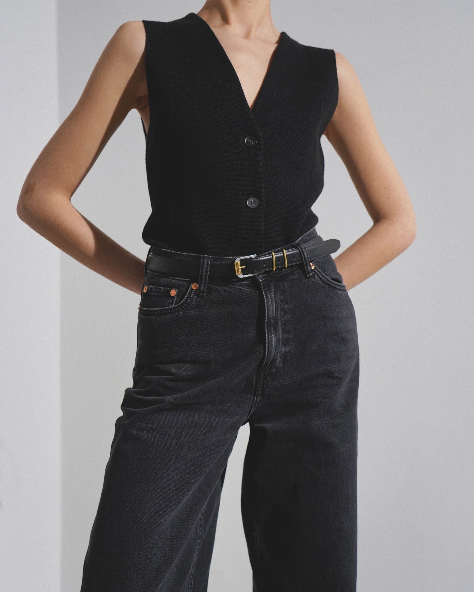 Small metallic loop belt
