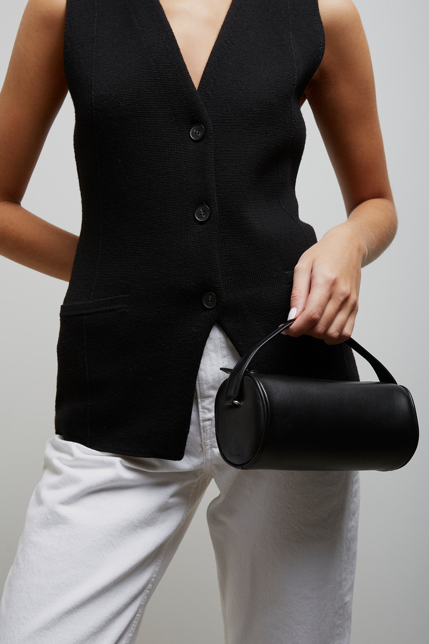 Round 90s black leather bag