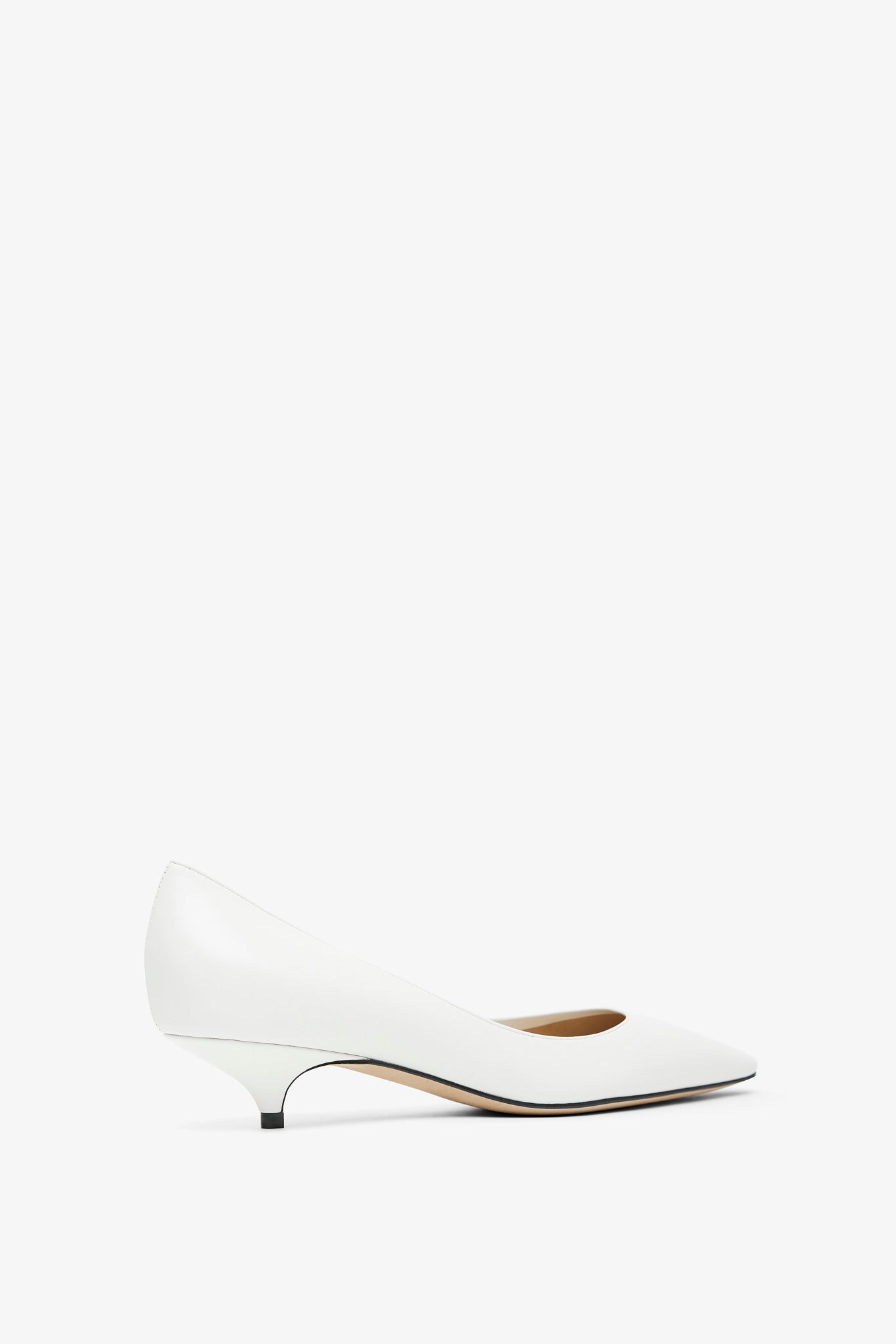 Liisa Kitten Two white pumps