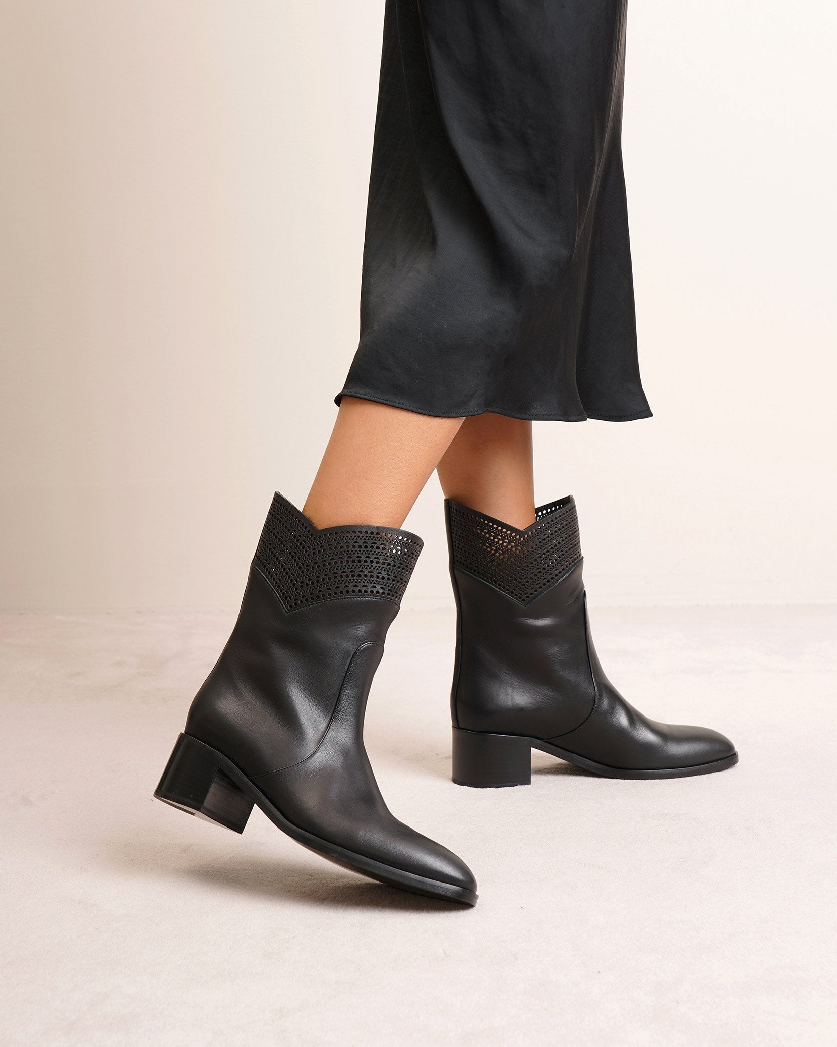Lili short leather boots