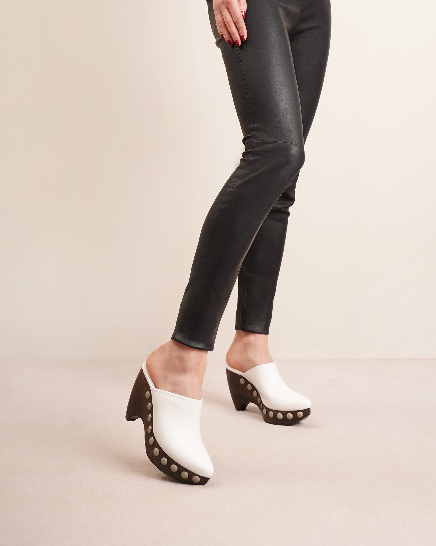 Le Sabot white leather clogs