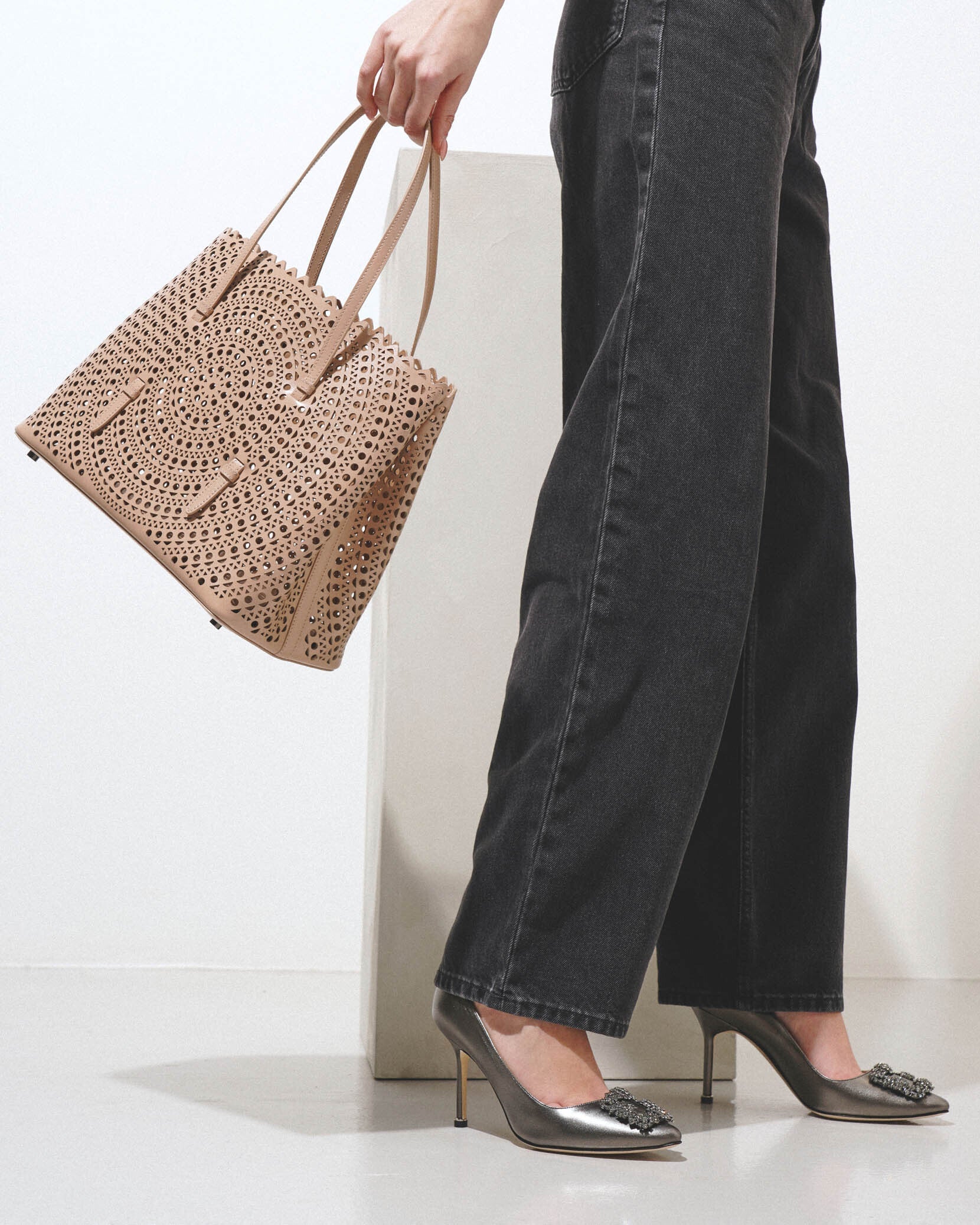 Mina 32 vienne circulaire beige tote bag