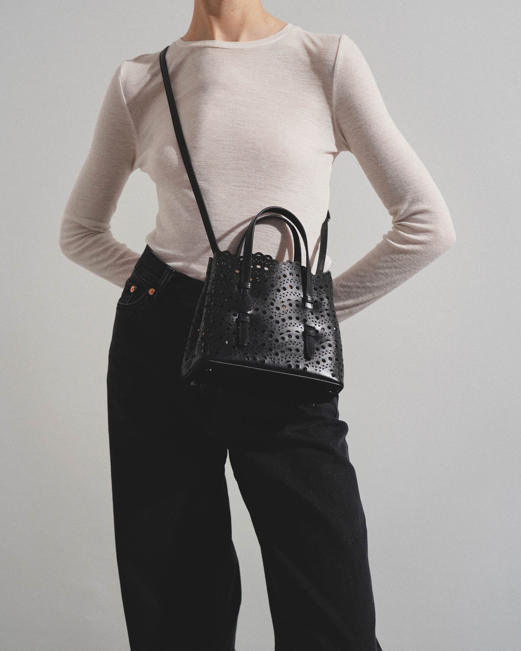 Mina 20 vienne vague black leather tote bag