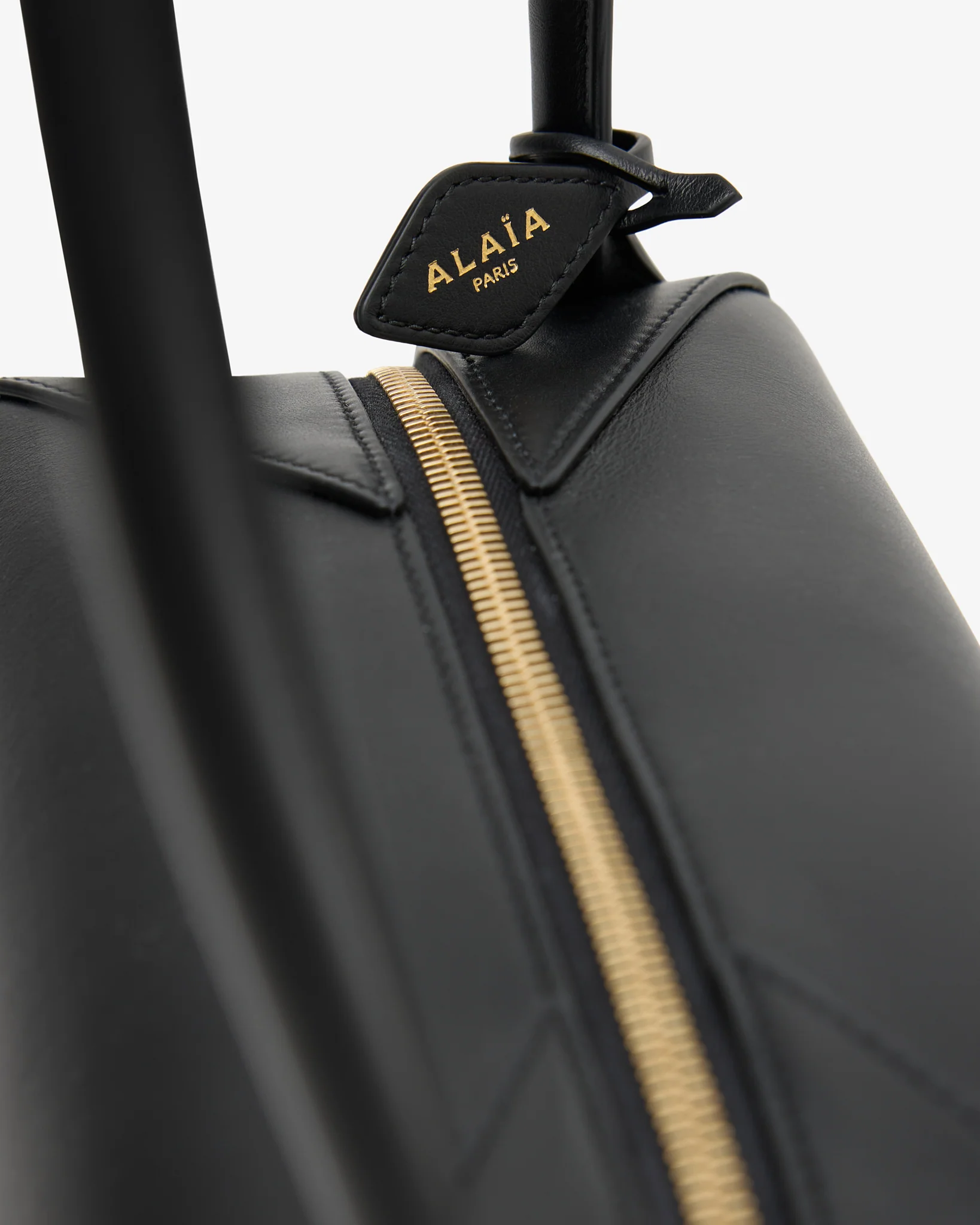 Le Bouledogue Medium black leather bag