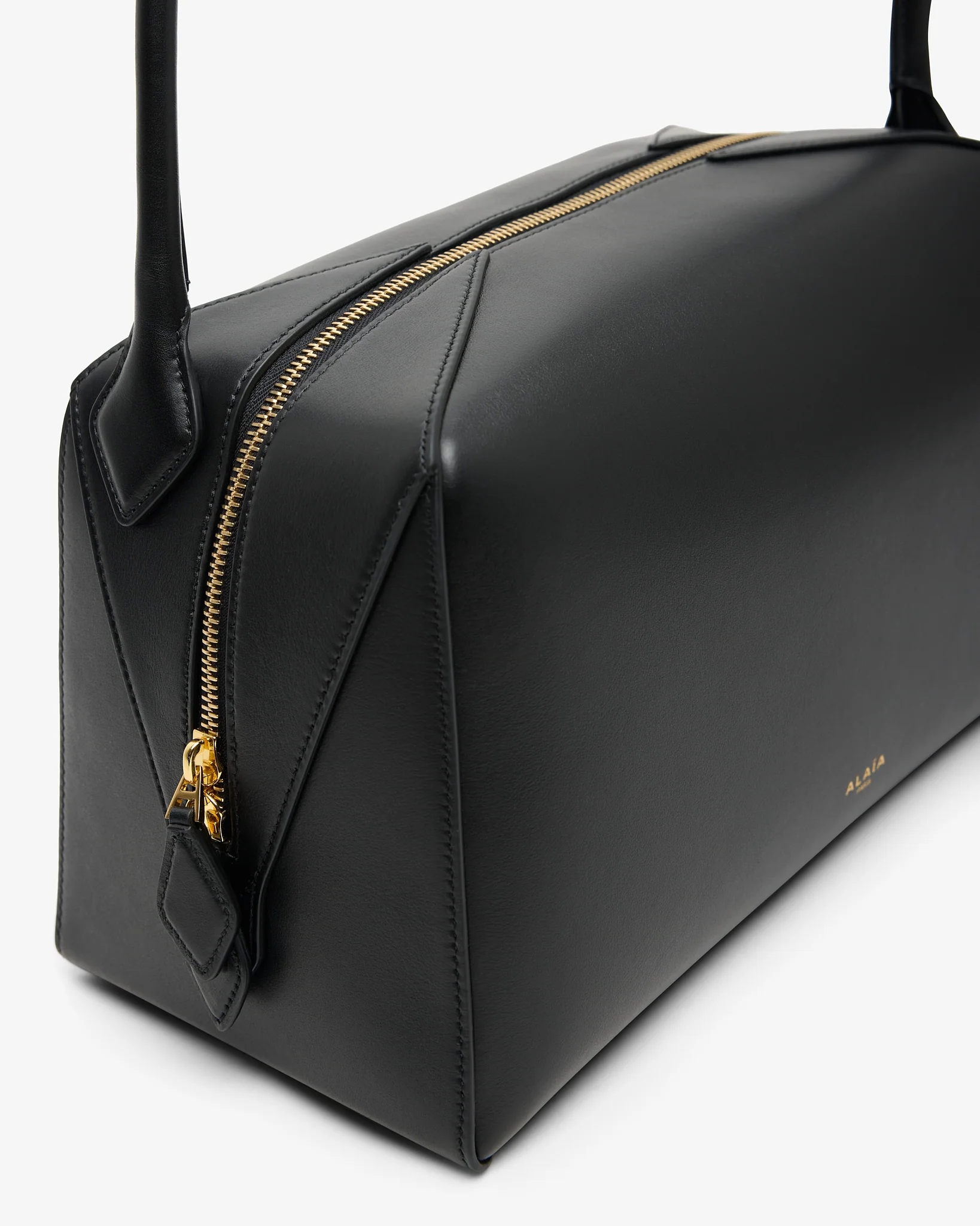 Le Bouledogue Medium black leather bag