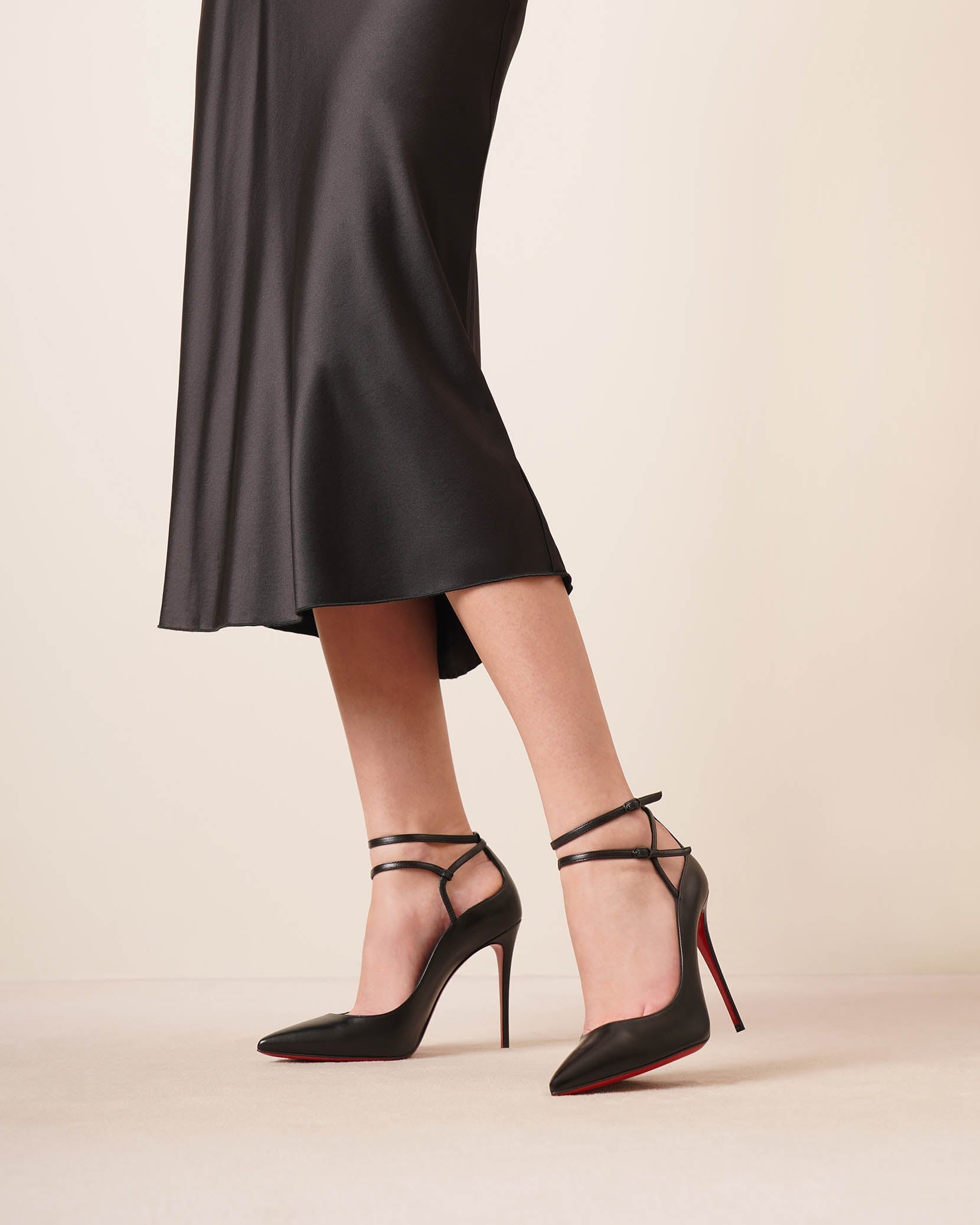 Conclusive 100 black leather pumps