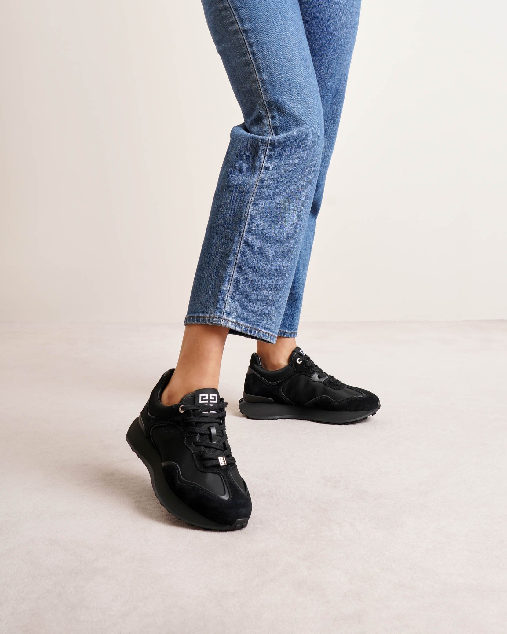 Giv runner black sneakers