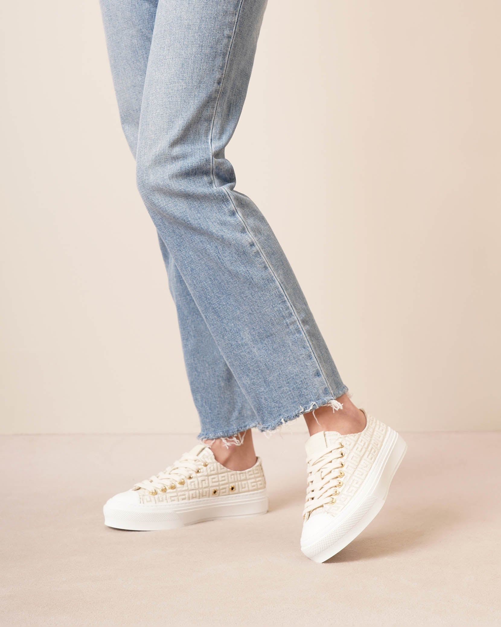 City low beige canvas sneakers