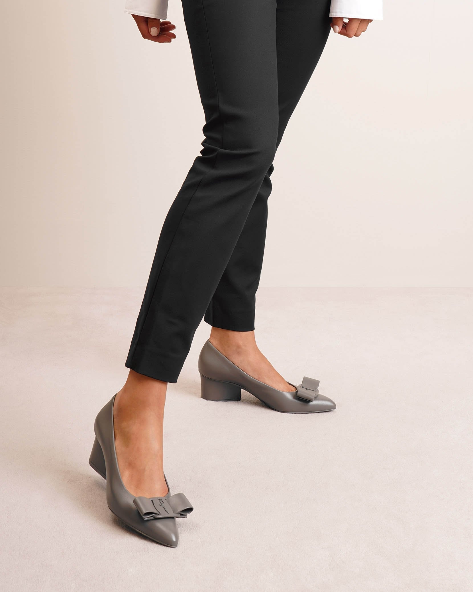 Viva 55 sparrow grey leather pumps