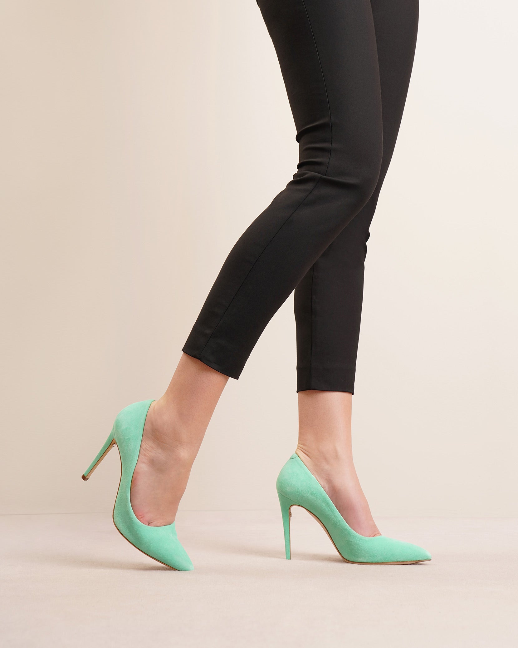 Mint 105 suede pumps