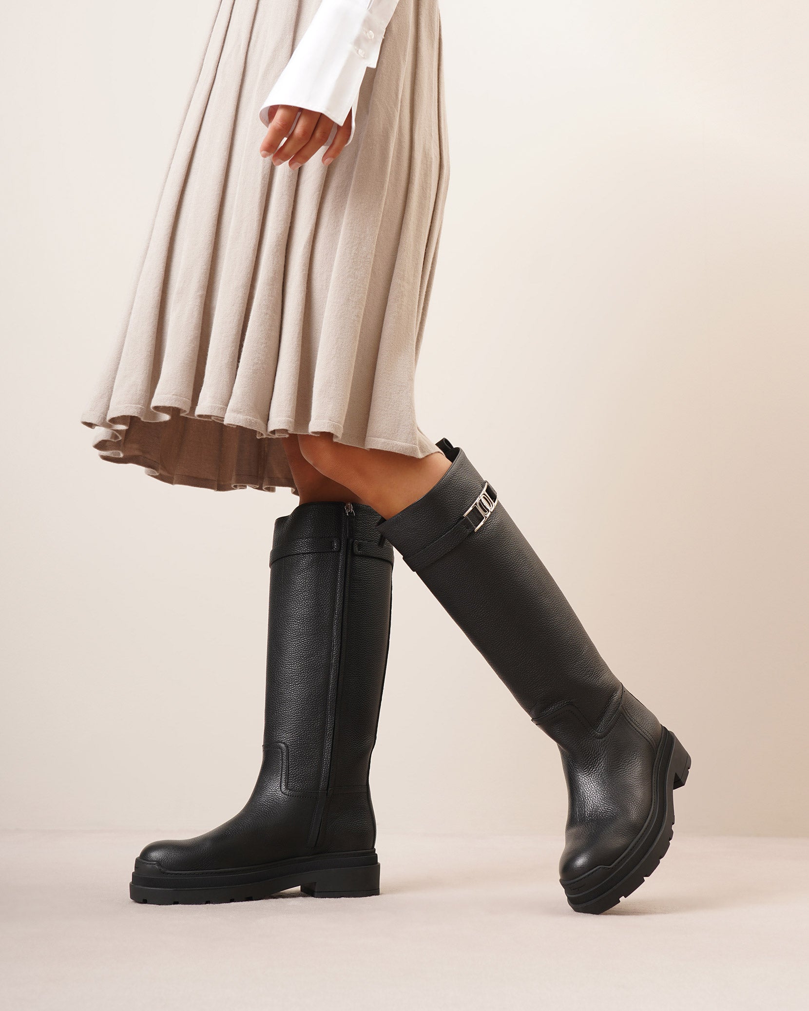 Vara chain black leather high boots