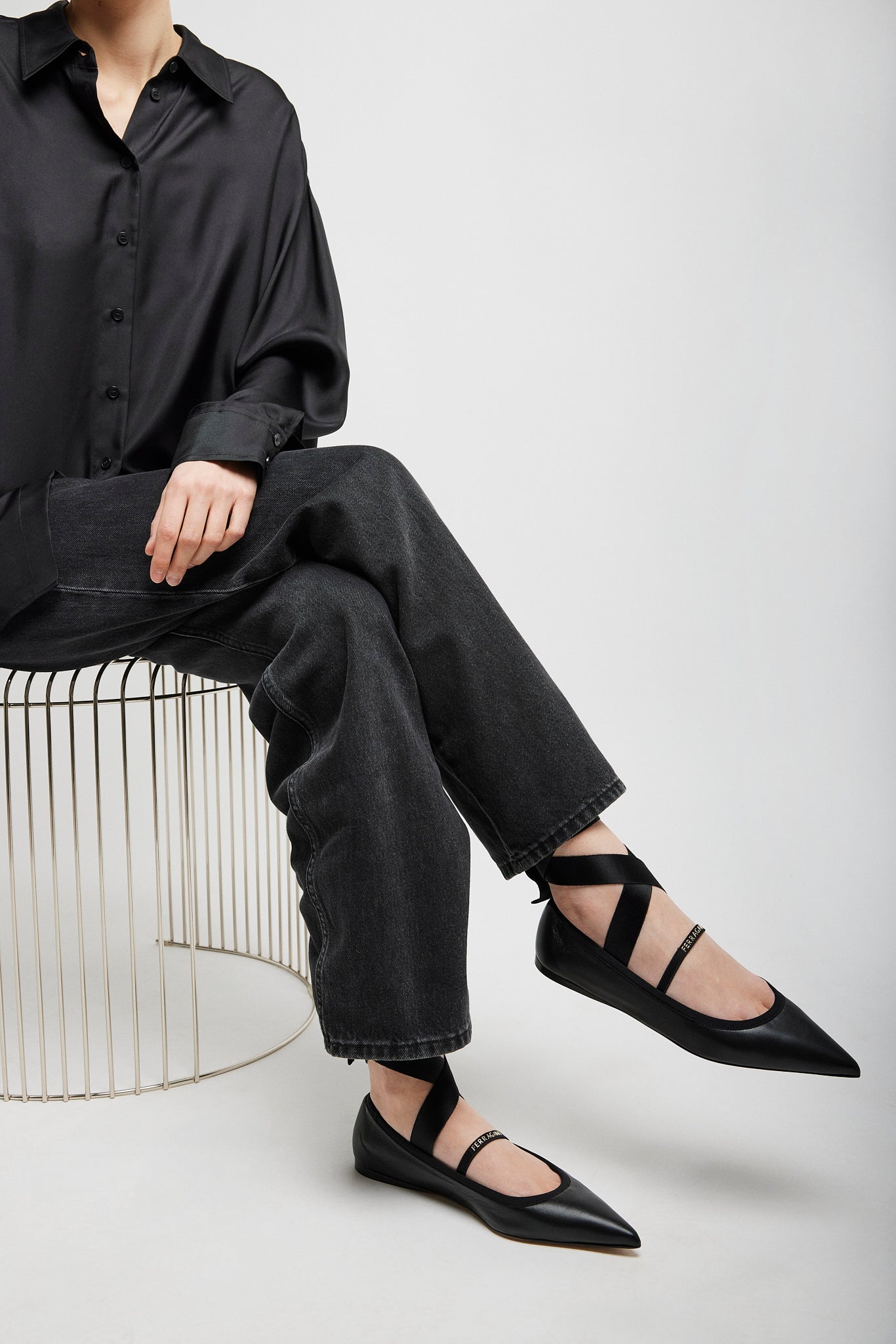 Ankle ribbon black ballet flats