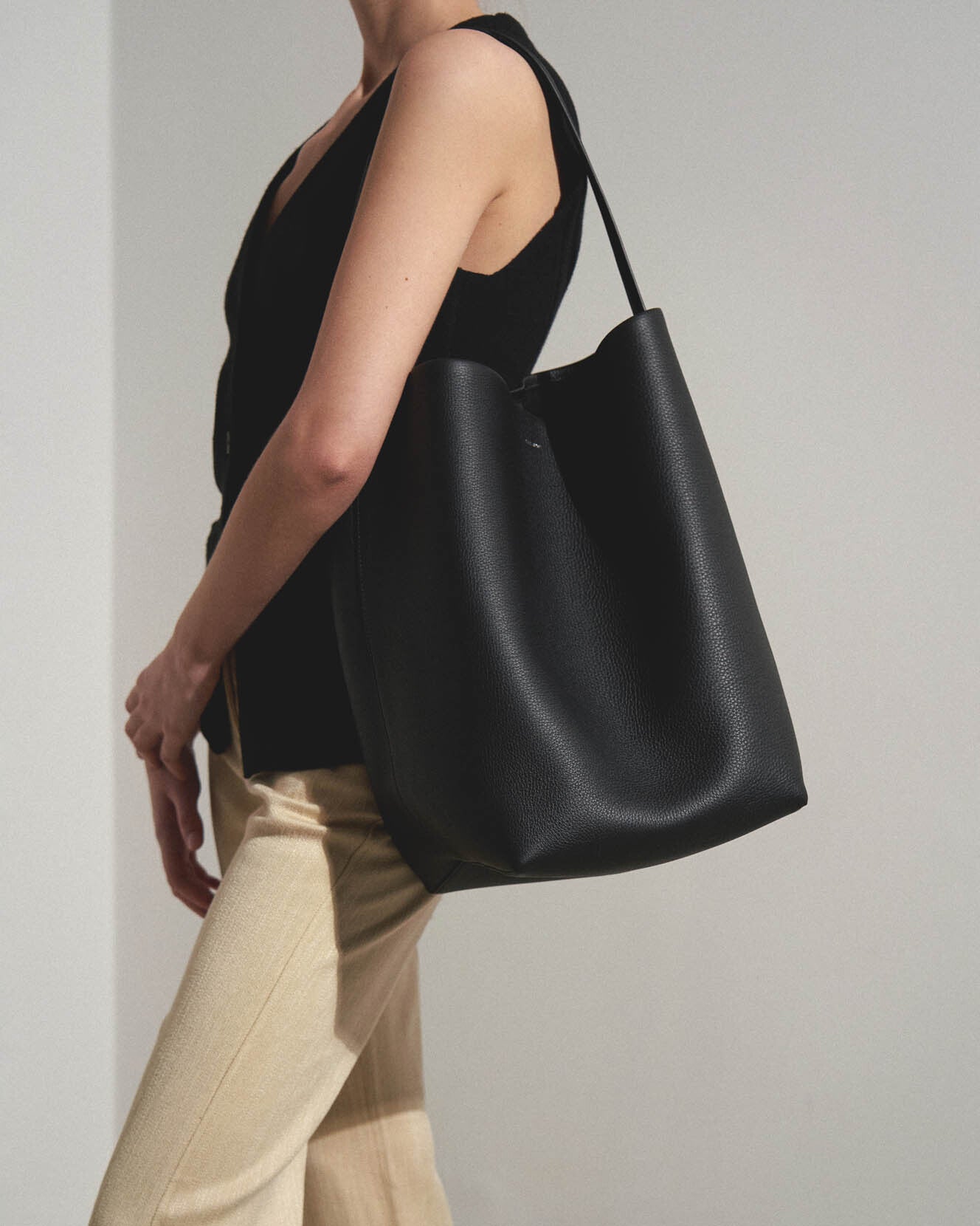 Large N/S black leather park tote bag
