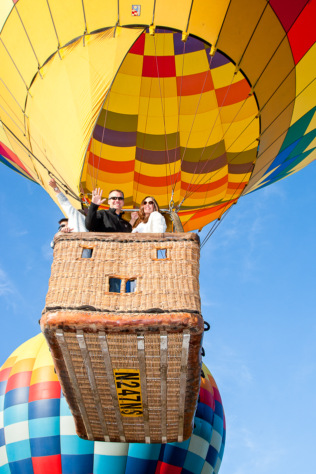 Best Luxury Designers Handbags Blogger Top Quality Luxury Handbag Shop shares Napa Hot Air Balloon Tour - in photo: a couple on a hot air balloon