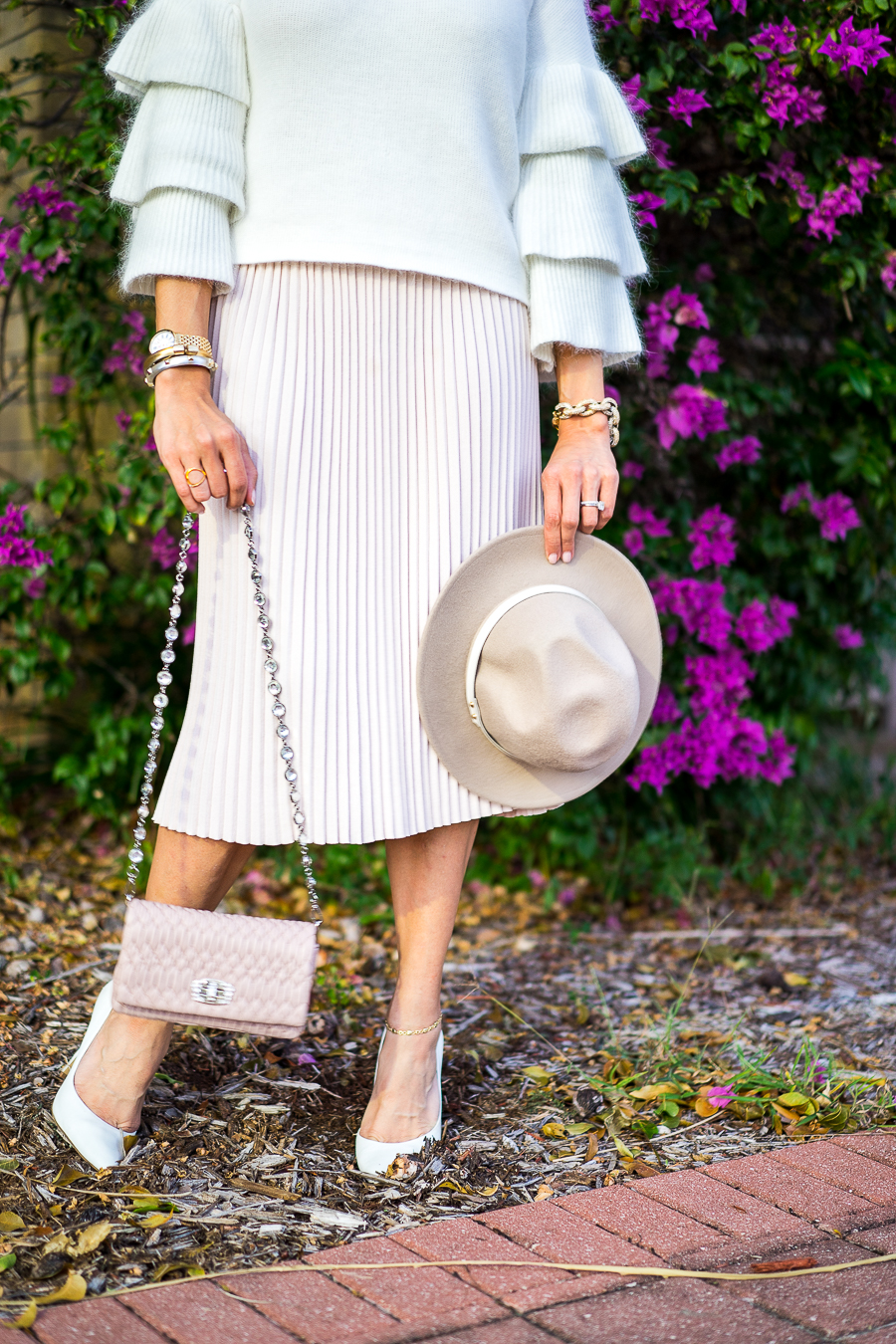 Best Luxury Designers Handbags fashion blogger shares a closer look of her outfit 