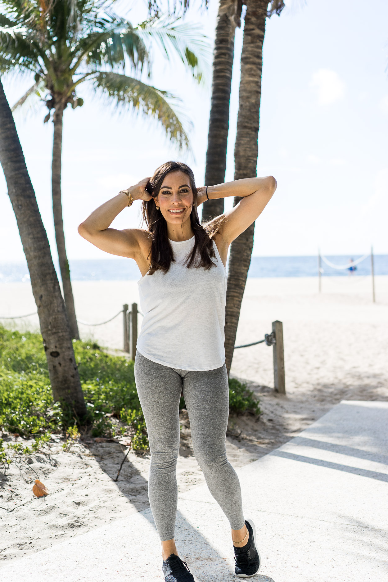 Amanda of Best Luxury Designers Handbags blog wears Old Navy activewear for beach workout