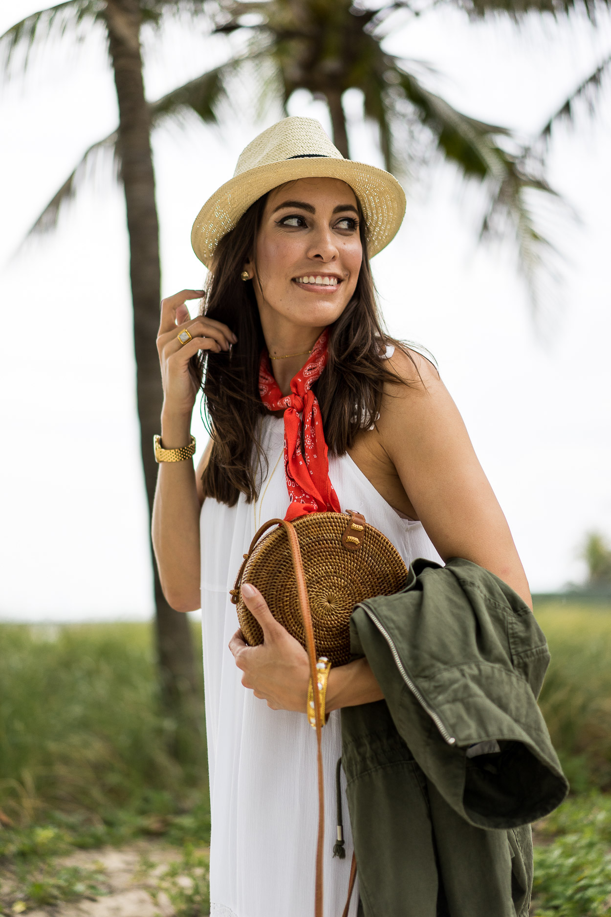 2017 Summer fashion and summer style is shown by Amanda of Best Luxury Designers Handbags blog in her #SayHi campaign with Old Navy