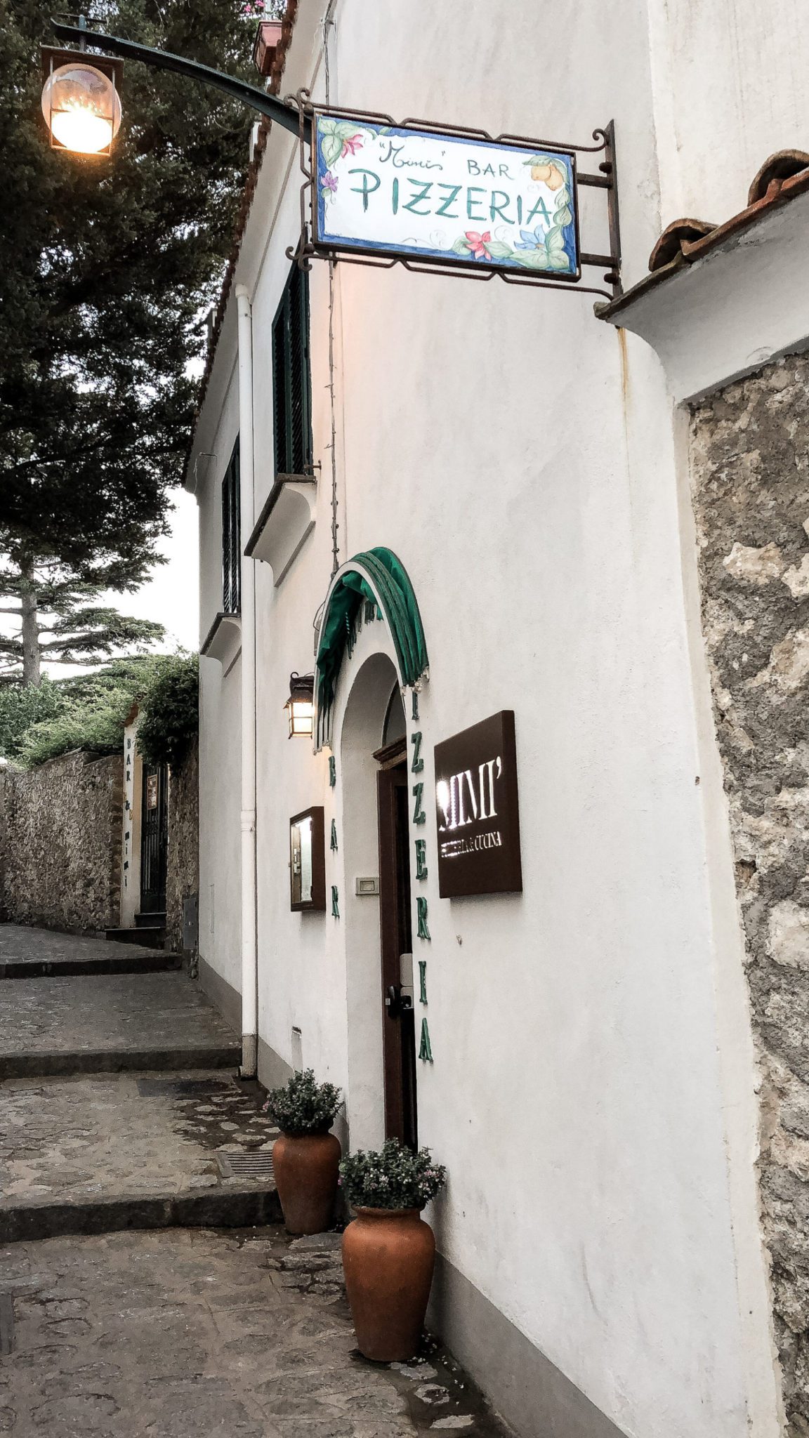 Mimi Bar Pizzeria exterior